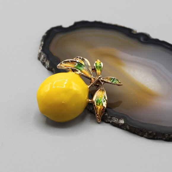 Jewelry pin brooch lemon fruit nature yellow gold tone fun fashion new - Picture 3 of 14